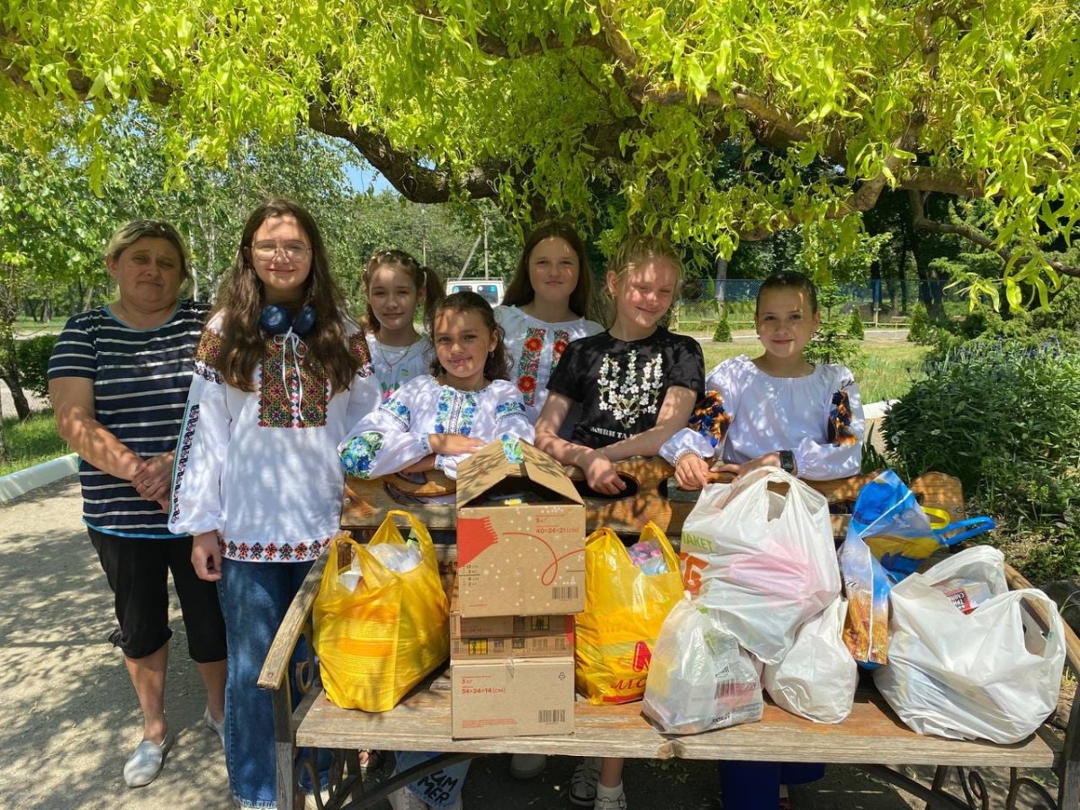 Невтомні учні Златопільського ліцею з волонтерською допомогою для наших захисників